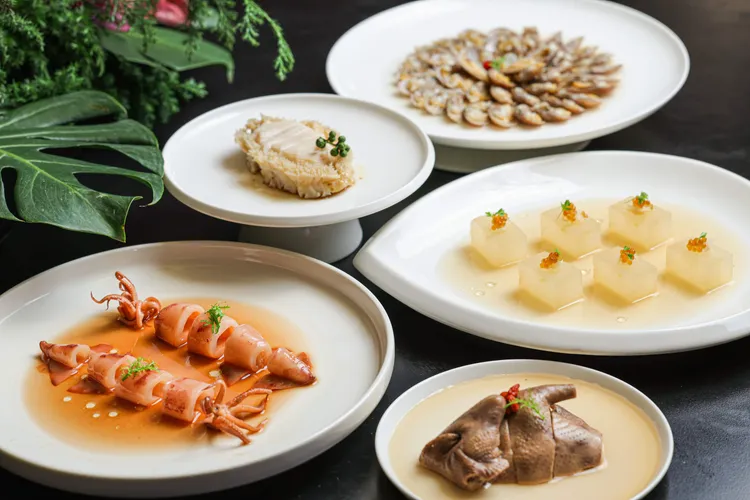 主廚精選當令時蔬，搭配澎湖小卷、瀨尿蝦以及午仔魚等鮮美海味打造「涼夏食集」季節菜單。業者提供