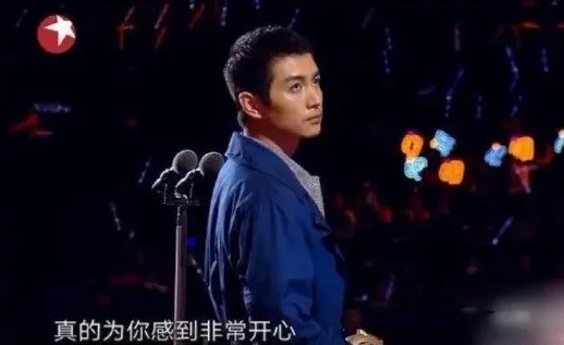 陳曉看到陳妍希祝賀影片被嫌面無表情。翻攝東方衛視