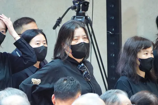 寬姐母親告別式|邱瓈寬追憶母親 2度哽咽停頓