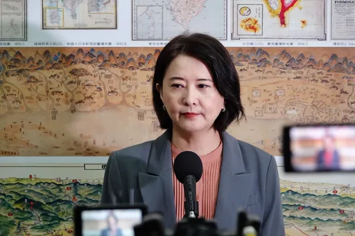 「藍鳥」街頭宣講對決「青鳥」 ! 王鴻薇喊話:不能只有扭曲造謠的聲音