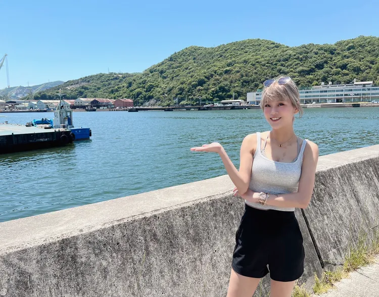 丟丟妹赴關西郊區海域，沉浸式賣海鮮。丟丟妹提供