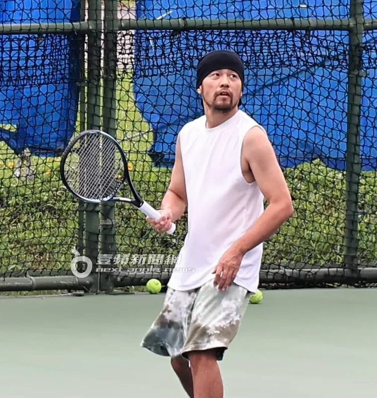 周杰倫專注看著對手的發球動線。特勤中心攝