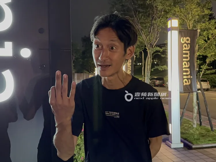 關於母親的事情，唐治平比出3的手勢表示，會考慮去看遺體第3次，讓這件事情塵埃落定。特勤中心攝