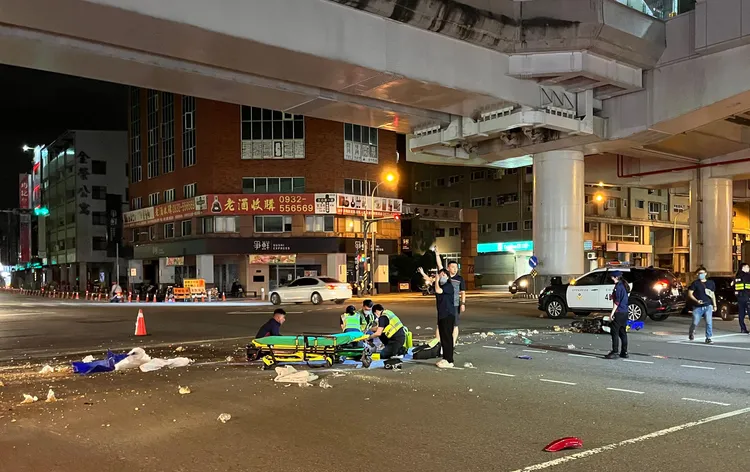 王姓騎士當場沒有生命跡象。民眾提供