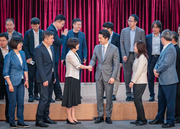 蔣萬安昨（13日）接見上海市台辦參訪。北市府提供