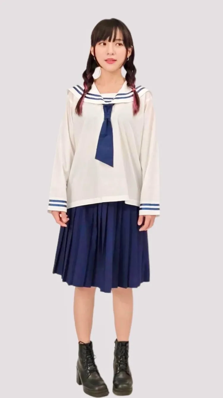 黃捷穿上「日治時期」的雄女校服。黃捷服務處提供