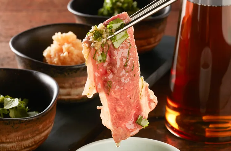 有別於一般麻辣鍋，純和牛油湯底口感更加溫順。業者提供