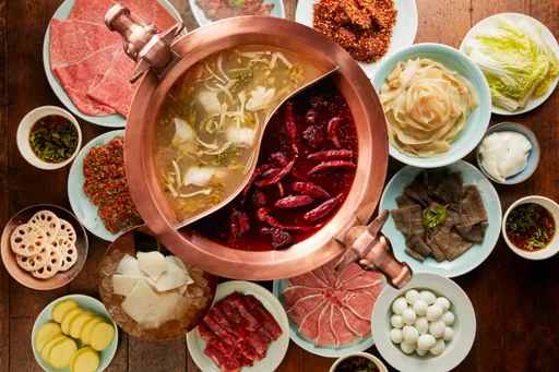 全台首間「和牛油麻辣鍋」吃到飽! 酸菜魚也能變鴛鴦鍋