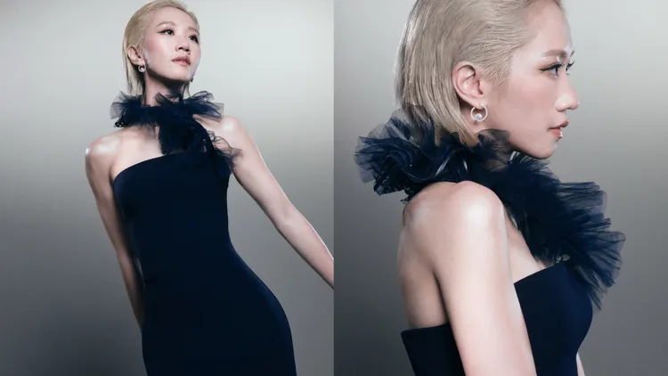 Lulu選擇Ralph Lauren深藍色調長裙禮服。品牌提供