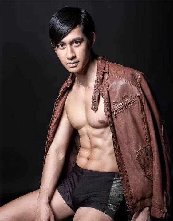 唐治平早年擔任過模特兒。翻攝琴簫微博