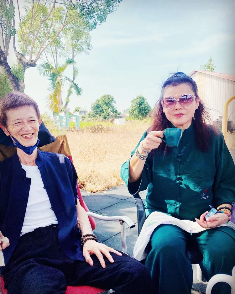 阿西（左）和老婆「西嫂」。翻攝阿西臉書