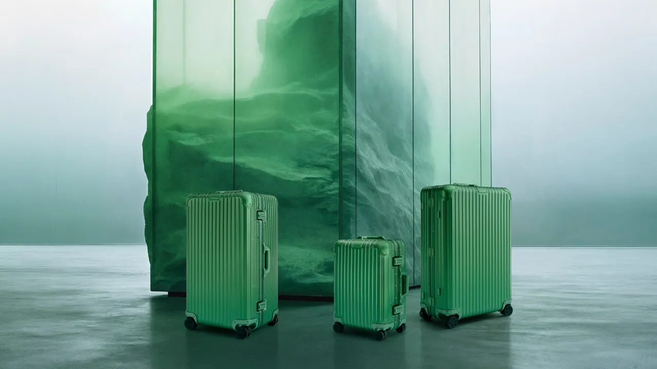 RIMOWA Original系列端出相當適合夏季的Emerald翡翠綠色。品牌提供