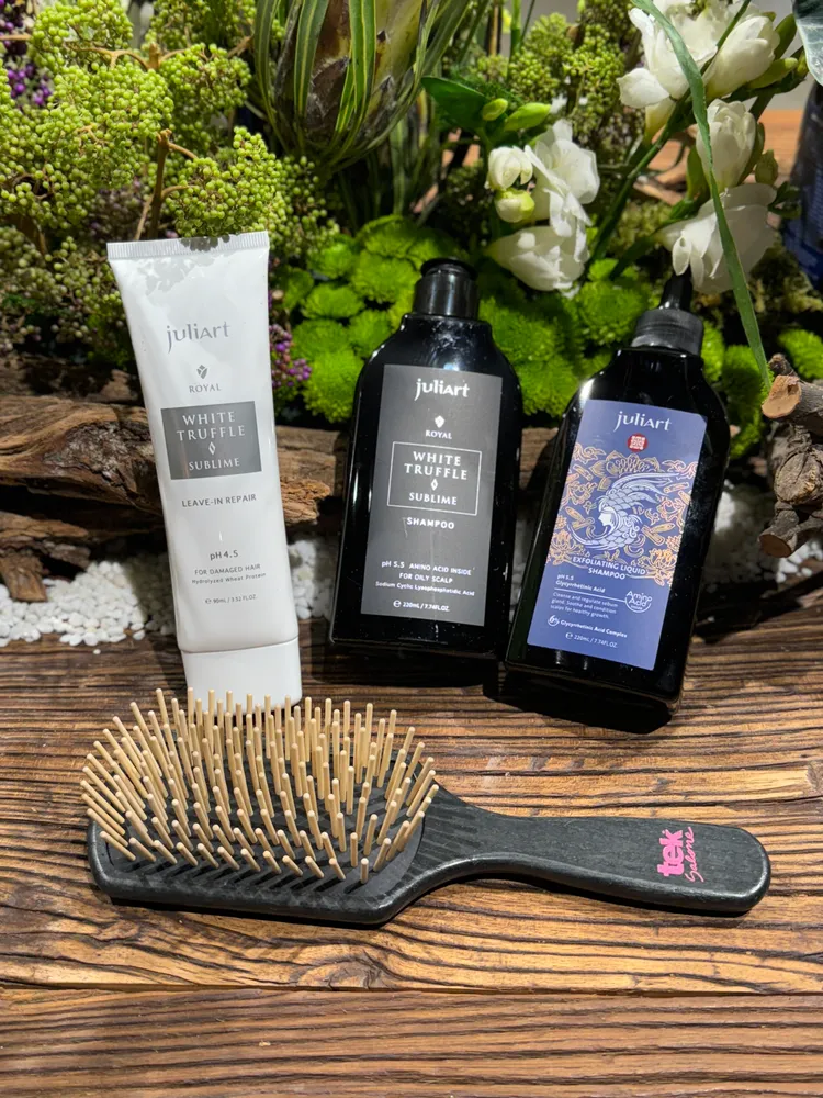 juliArt甘草次酸角質淨化液220ml故宮版組合，4980元。張家玲攝