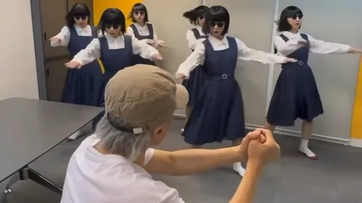 周星馳62歲生日同框Avantgardey 自嘲追流行卻只「擦到邊」