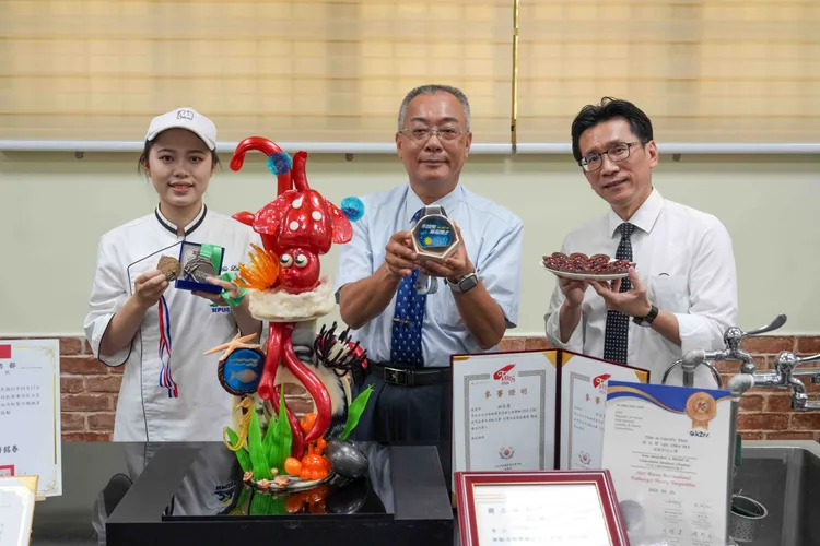 林佳慧感謝師長栽培。屏科大提供