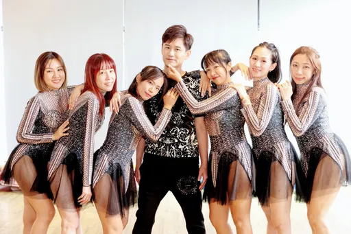 《紅人榜》歌手挑戰「160蹲」出事了 跪仆倒地癱在床上!