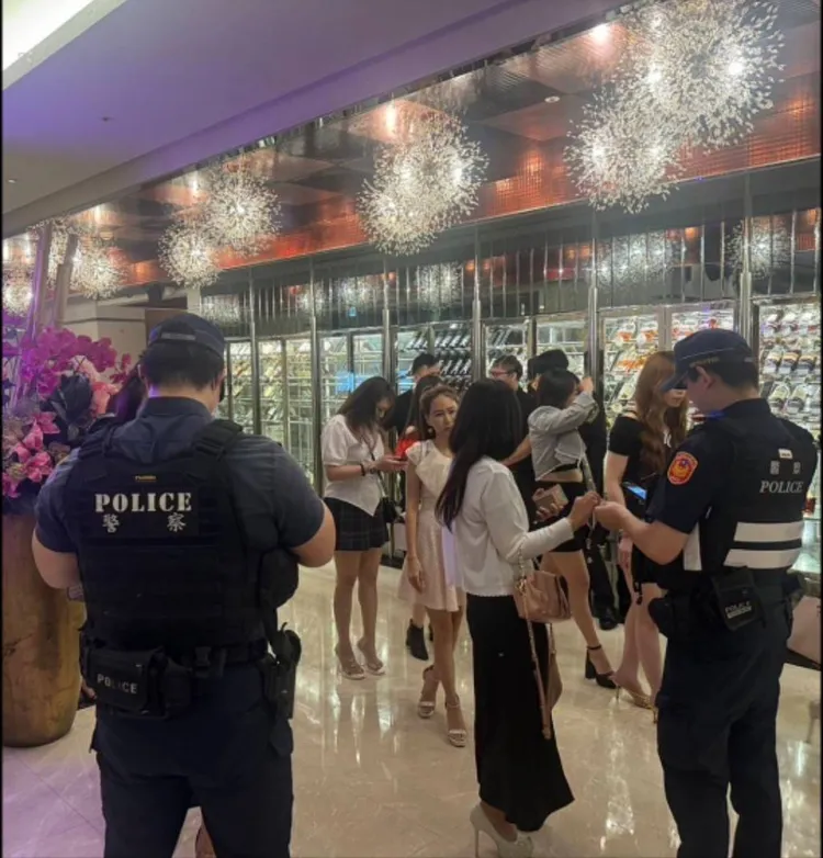 桃園分局動員優勢警力，針對轄區內治安顧慮場所實施高密度及高強度臨檢查察。翻攝畫面