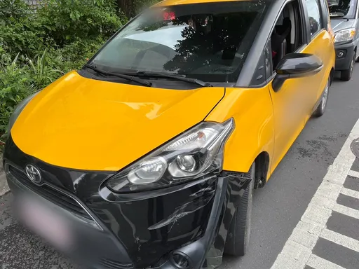 20歲男子騎快車「閃避不及」前車　擦撞摔車遭計程車輾斃