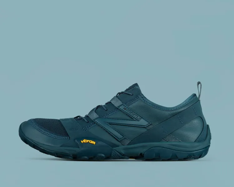 ISSEY MIYAKE × New Balance聯名鞋款推出特殊的藍綠色。品牌提供