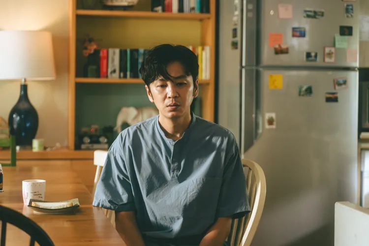 《我的婆婆2》書偉遇「長腿前妻」上門驚慌失色。Netflix提供