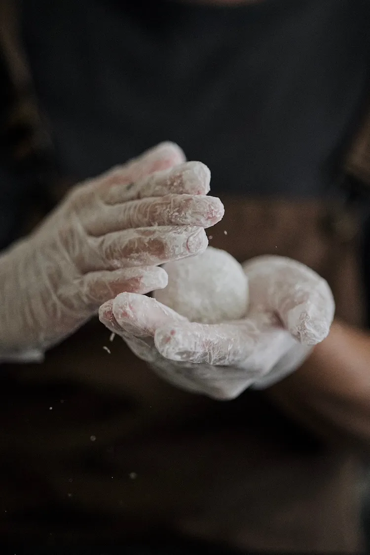和日甜點創辦人從小吃著阿嬤的客家麻糬長大。業者提供