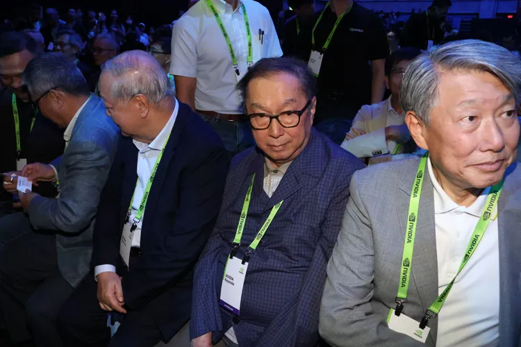 廣達董事長林百里（圖中）與經濟部長郭智輝（圖右）。莊宗達攝