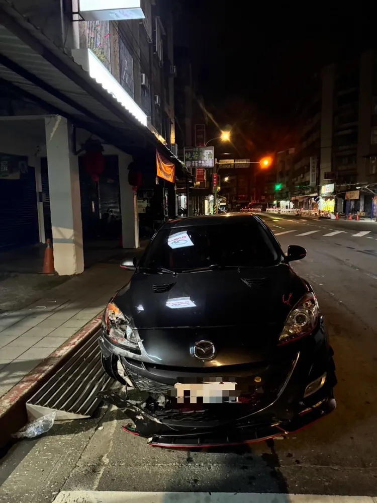 楊男棄車逃逸。警方提供