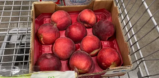 注意！好市多賣水果找專人盯場了　會員一動手摸馬上被罵