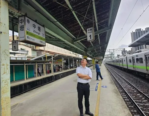 手繪中壢火車站「最後一夜」 蘇俊賓滿懷感謝讚「CP值最高車站」