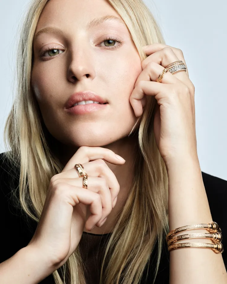 PIAGET致敬品牌150周年，推出5款Possession紀念戒指。品牌提供