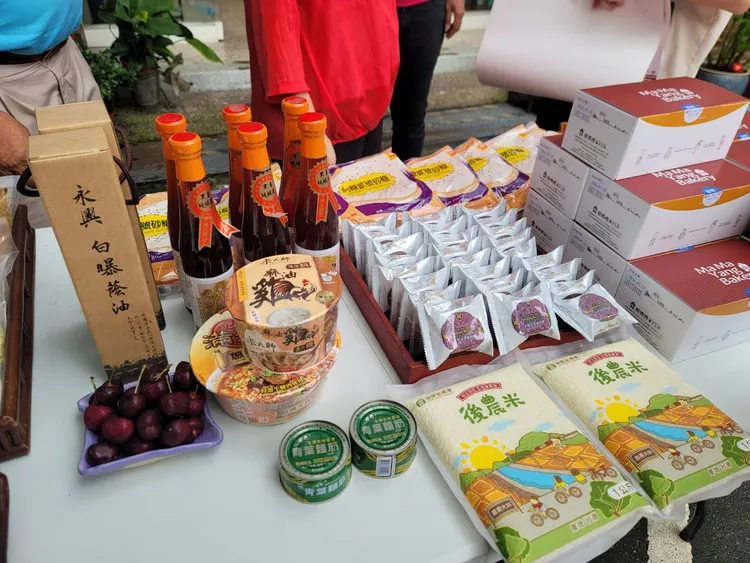 捐血可拿走後壁諸多知名特產。王志弘攝