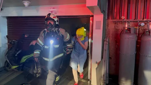 桃園養生館暗夜火警　警消救出8位受困民眾
