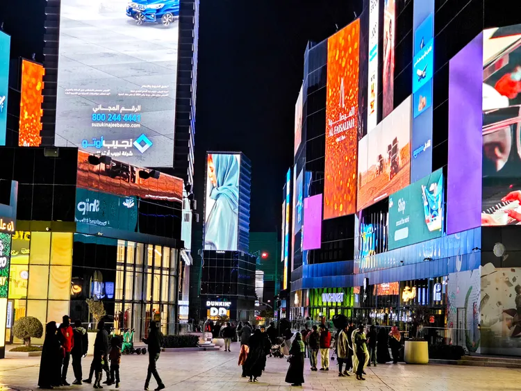 於沙航官網購買機票，可申請過境簽證，轉機遊覽首都利雅德。田欣雲攝
