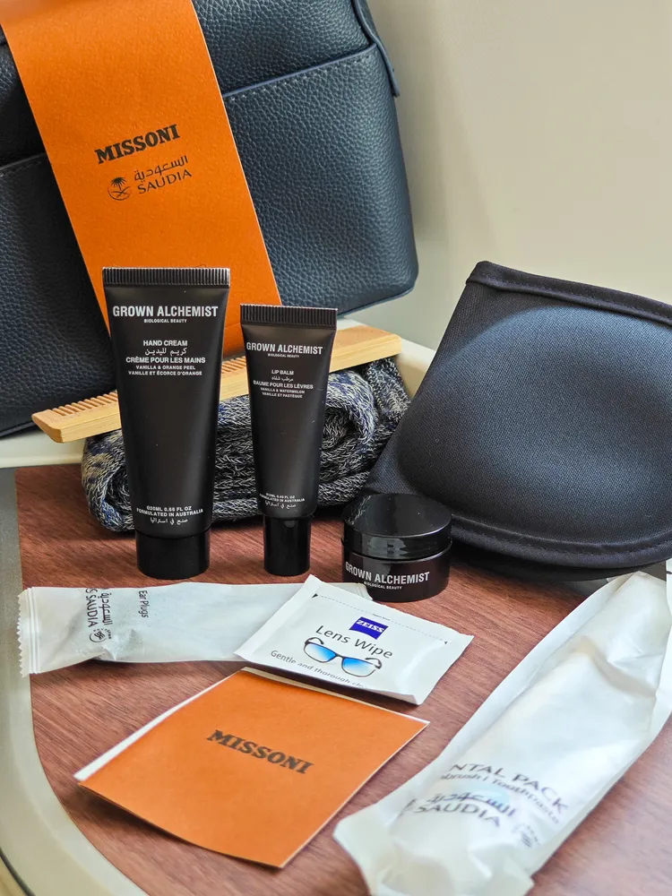 沙航商務艙過夜包質感到位。田欣雲攝