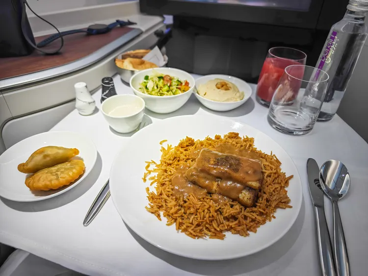 搭乘阿拉伯國家系列的航空公司，建議還是要點阿拉伯食物才對味。田欣雲攝