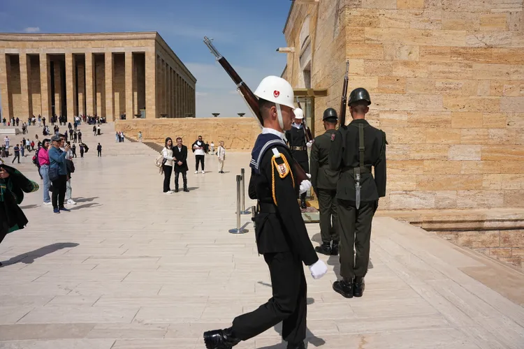 廣場上還可見衛兵交接儀式。S.H.攝