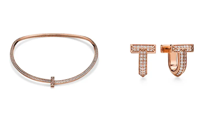 Tiffany T1 Narrow玫瑰金鋪鑲鑽石頸鍊（左圖）282萬5000元、18K玫瑰金鋪鑲鑽石環形耳環（右圖）20萬5000元。品牌提供