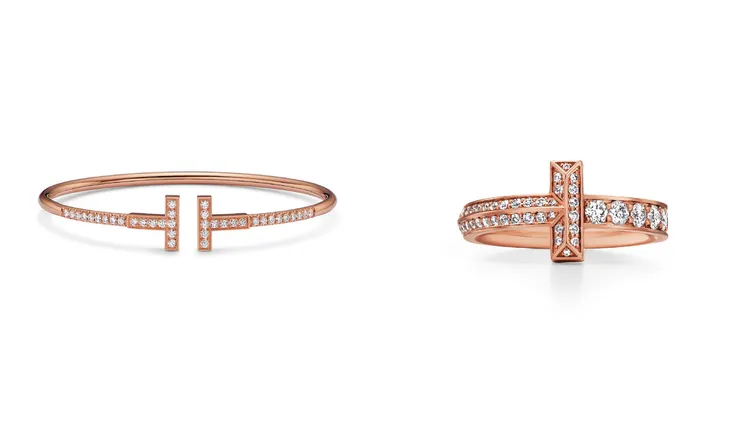 Tiffany T Wire 18K玫瑰金鋪鑲鑽石手環（左圖）22萬5000元、T1 Narrow 18K玫瑰金鋪鑲鑽石戒指窄版（右圖）17萬3000元。品牌提供