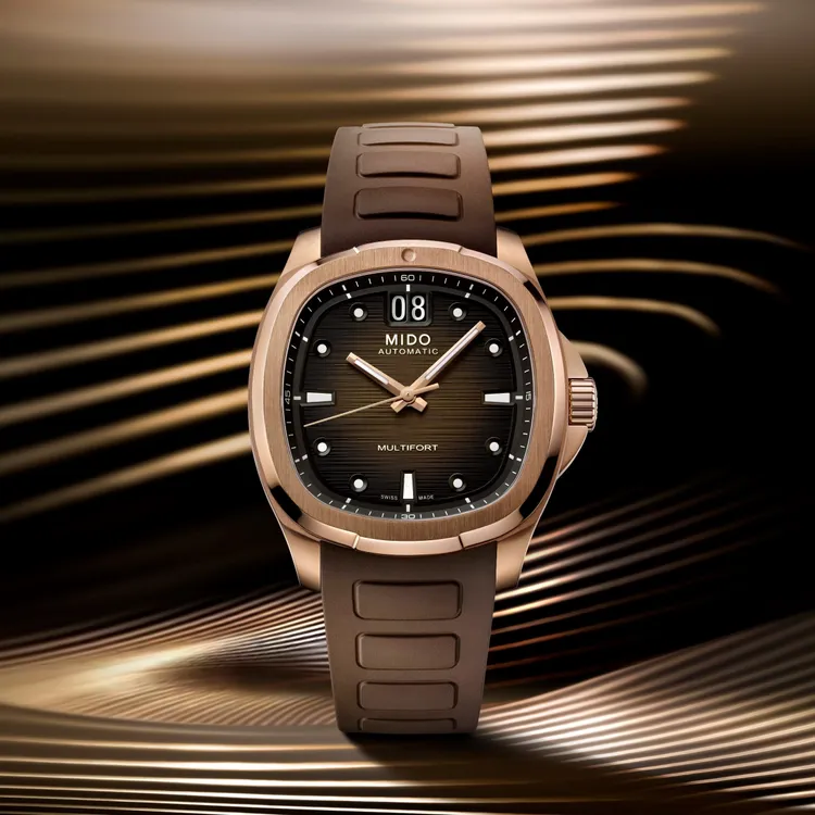 MIDO Multifort TV Big Date先鋒系列TV大日期窗腕錶，40mm*39mm，緞面拋光玫瑰金色PVD不鏽鋼錶殼，橫條紋緞面漸變錶面，棕色立體浮雕橡膠錶帶，Caliber 80自動上鍊機芯，動力儲存80小時，防水深度100米，4萬100元。品牌提供
