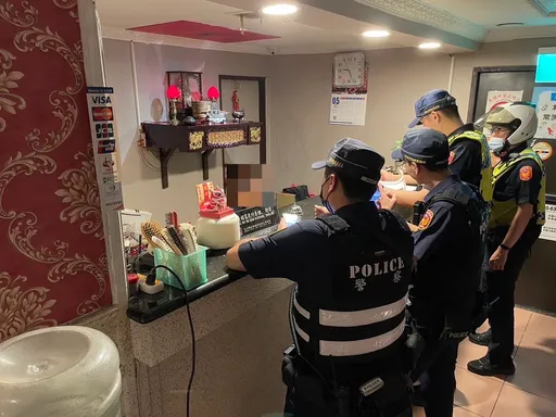 板橋警擴檢又查噪音車 抓3通緝犯外加告發11違規車輛