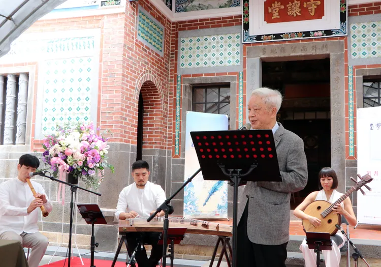 台灣著名詩人，同時也是現任國家文化藝術基金會董事長向陽，吟唱詩作《行旅》。館方提供