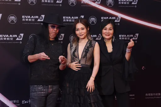 金曲紅毯|林沛蕎深V撂娘幫壯膽 歌后官靈芝當吉祥物