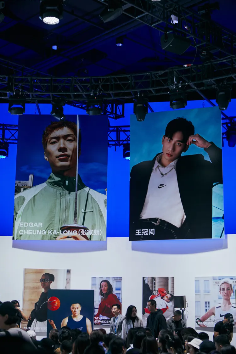 台灣蝶王王冠閎（右）出現在榮耀榜上。品牌提供