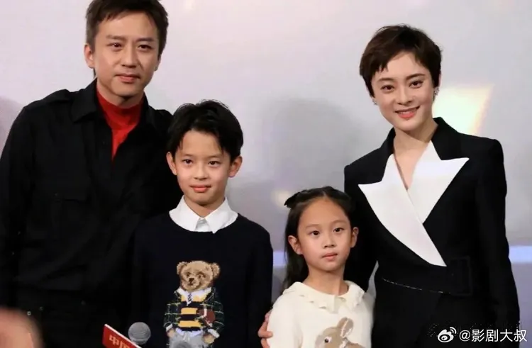 孫儷（右）和鄧超（左）曾帶兒女出席電影活動。翻攝影劇大叔微博