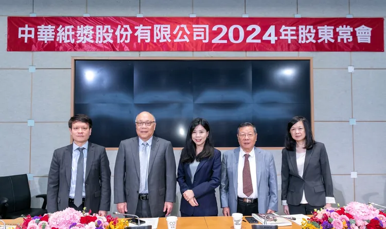 中華紙漿(1905)今日(6/26)舉辦股東會，由董事長黃鯤雄主持。華紙提供