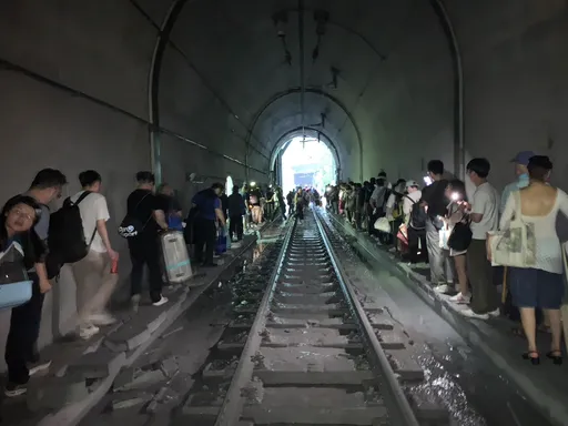 花蓮自強號出軌!台鐵今中午可提前全線搶通 共計9人受傷