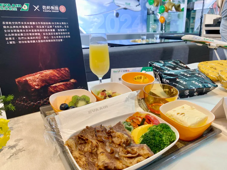 經濟艙「乾杯經典牛五花燒肉飯」。莊偉祺攝