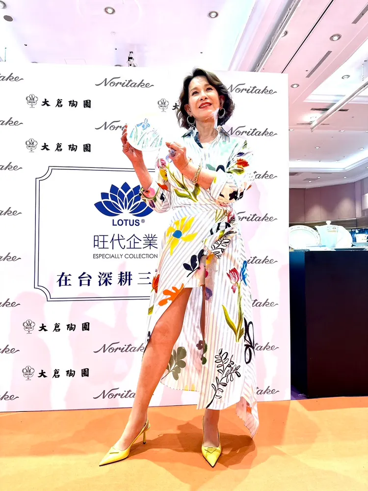 周丹薇秀辣腿。趙大智攝