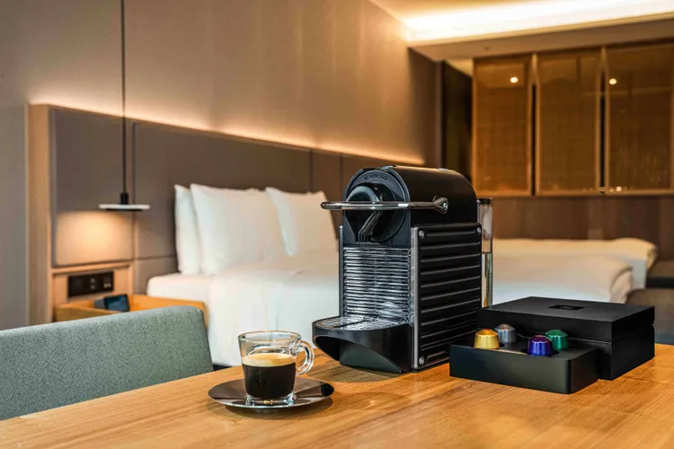 瑞士精品咖啡品牌Nespresso攜手承億酒店，打造限定「永續旅宿計畫」兼具質感與永續的一泊二食方案。業者提供