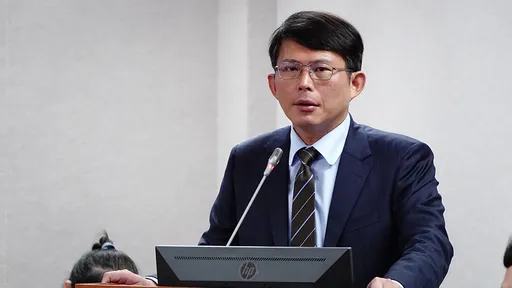 控行政院散布假訊息！黃國昌爆氣嗆卓榮泰「一定要插嘴嗎」